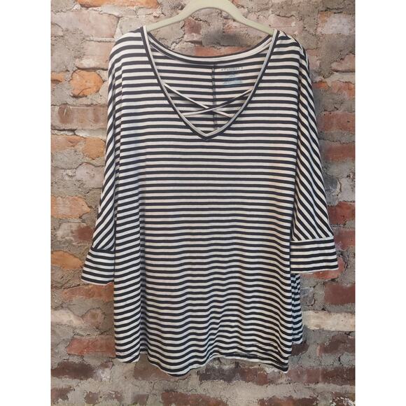 Unbranded Tops - Boutique Plus Womens 1X Striped V Neck Criss Cross Knit Top Black White